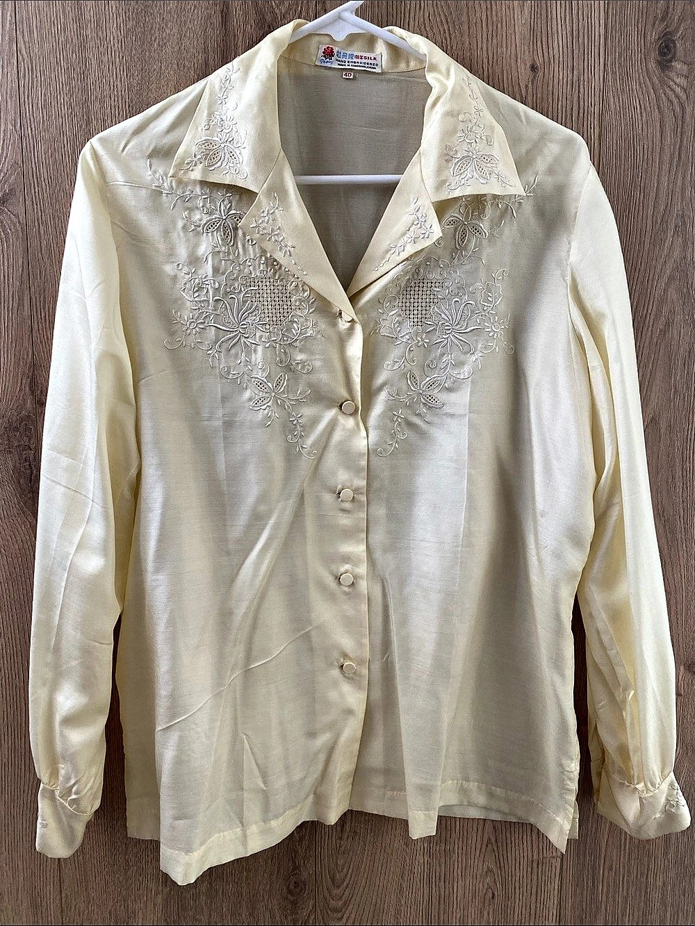 Peony Embroidered Silk Button Down in Soft Yellow Size 40 Like New